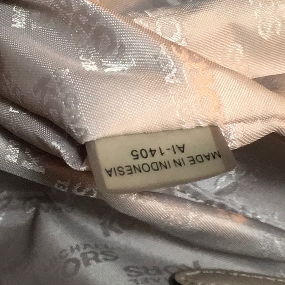 MICHAEL KORS Burgundy Leather Jet Set Tote. EUC - Picture 6 of 13